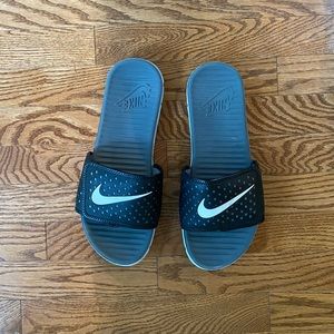 Nike - Black slides in size 10